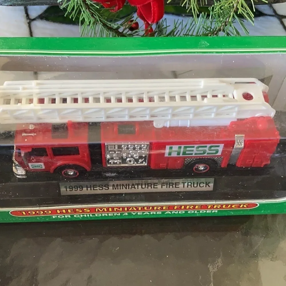1999 Hess Fire Truck NIB